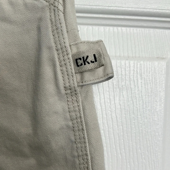 Calvin Klein boys khaki shorts - size 10 - Picture 2 of 8